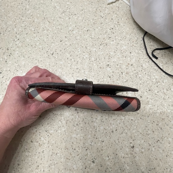 COPY - COPY - Preloved Burberry pink wallet - Picture 6 of 7